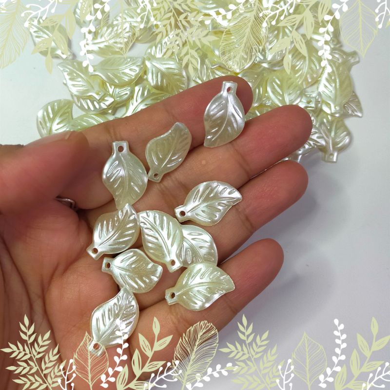 Manik-manik DAUN Metalik