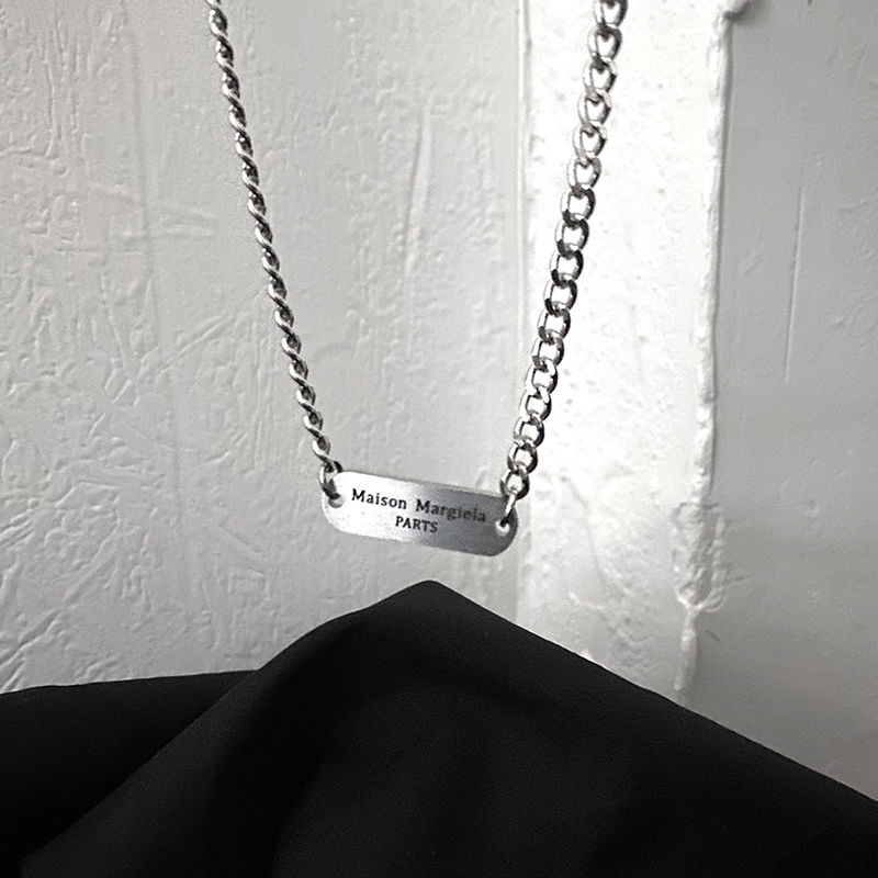 Kalung Rantai Dengan Liontin Tulisan Inggris Bahan Titanium Steel Gaya Hip Hop