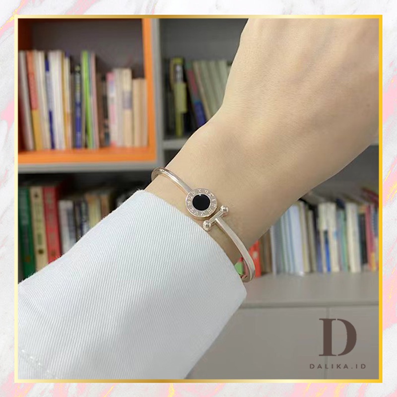Gelang Tangan Wanita Bulat Hitam Huruf Romawi Black Circle Dalika