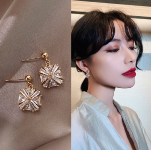 Anting Tusuk Sterling Silver 925 Desain Persegi Hias Zircon Berkilau Gaya Korea Untuk Wanita