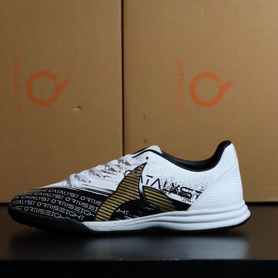 Sepatu Futsal Ortuseight Cypher IN - putih/Black/Ortred Terbaru 2022