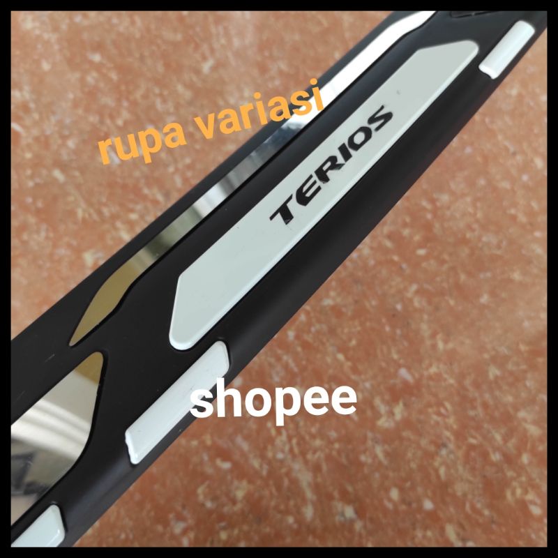 sill plate silplate pintu bagasi belakang daihatsu all new terios 2018 2019 2020 2021 2022 kombinasi reflektor tempel plastik abs