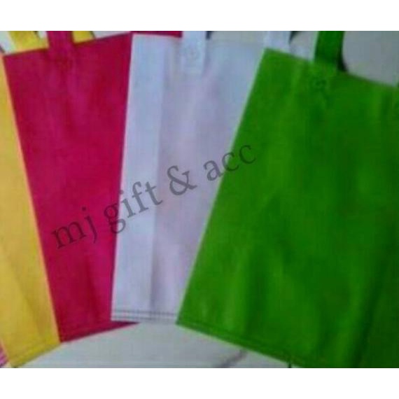 

♪ Goodie bag / tas promosi / tas ulangtahun /tas spundbond ukuran 25 x35 - Hitam ☊