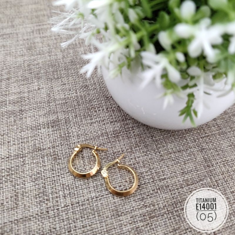 Anting Titanium Gipsy Bulat Kecil Gold E14001