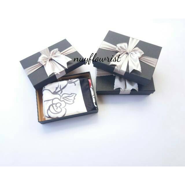 

READY NUYFLOWRIST kotak kado size 15x20x4 / kotak souvenir / kotak kerudung / kotak seserahan