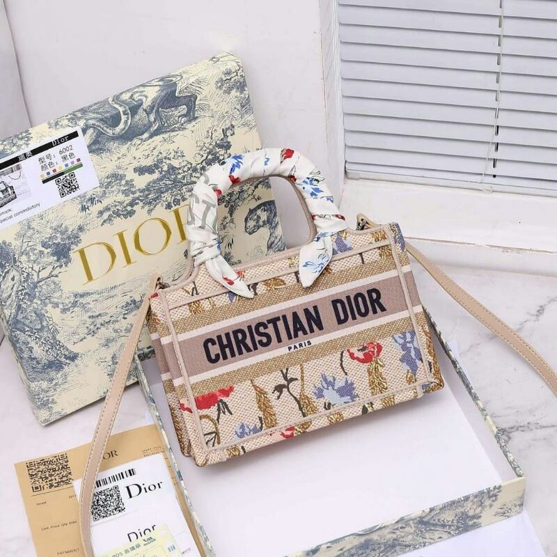 C.Dior mini Book tote Bag in Embroidery canvas Set (Pls baca deskripsi lengkap)