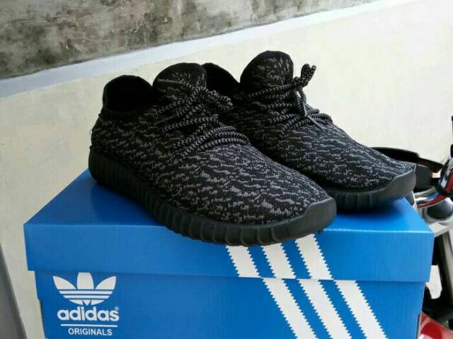 Sepatu Adidas Yezzy Import Premium Sport Gym Fitnes Running Olahraga Midsole Boost Kado Suami Pacar