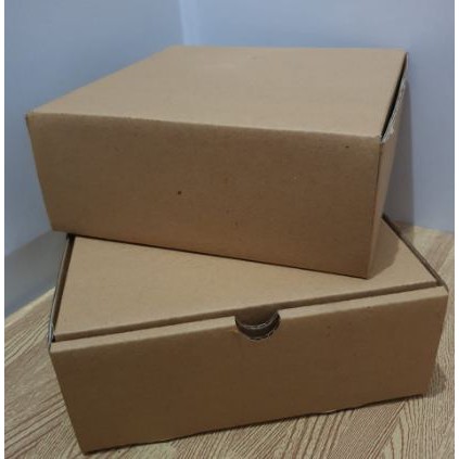 

Kardus Box 18x18x7 cm Kardus/Box/Karton/Polos/Hampers/Nasi