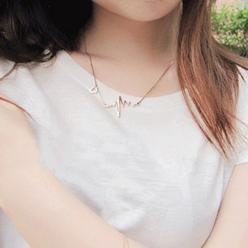 Kalung Titanium Wanita Anti Pudar Model Detak Jantung