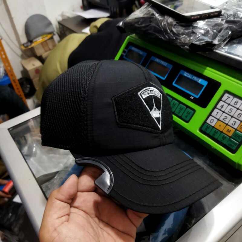 Topi Hitam Kain Jaring Model Cowak Logo Bordir Segitiga Marinir