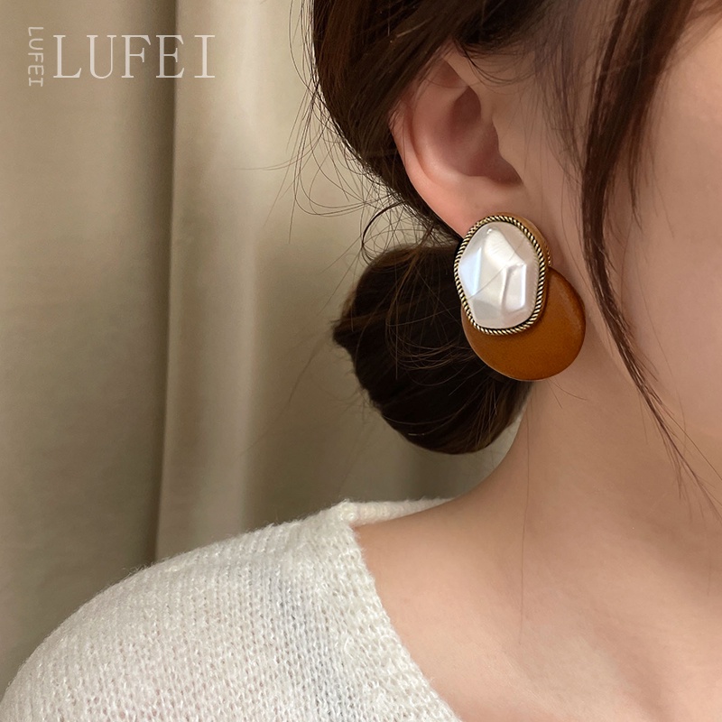 Anting Bulat Bahan Kulit burgundy Vintage Untuk Wanita Aksesoris Telinga Korea