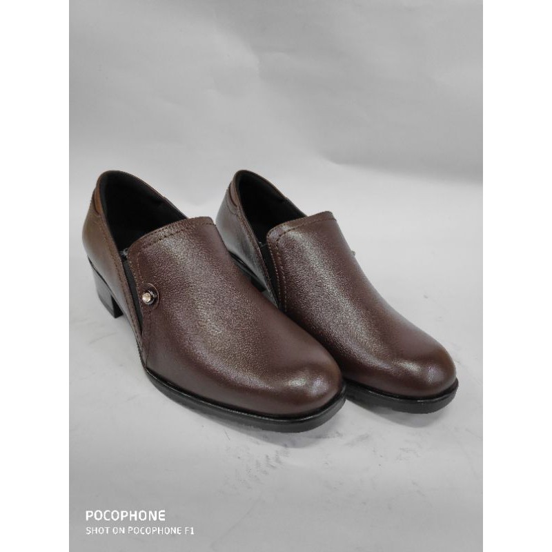 Sepatu Semi Boot untuk Wanita by Scorpion dengan bahan Kulit Sapi yang lembut seri 2751