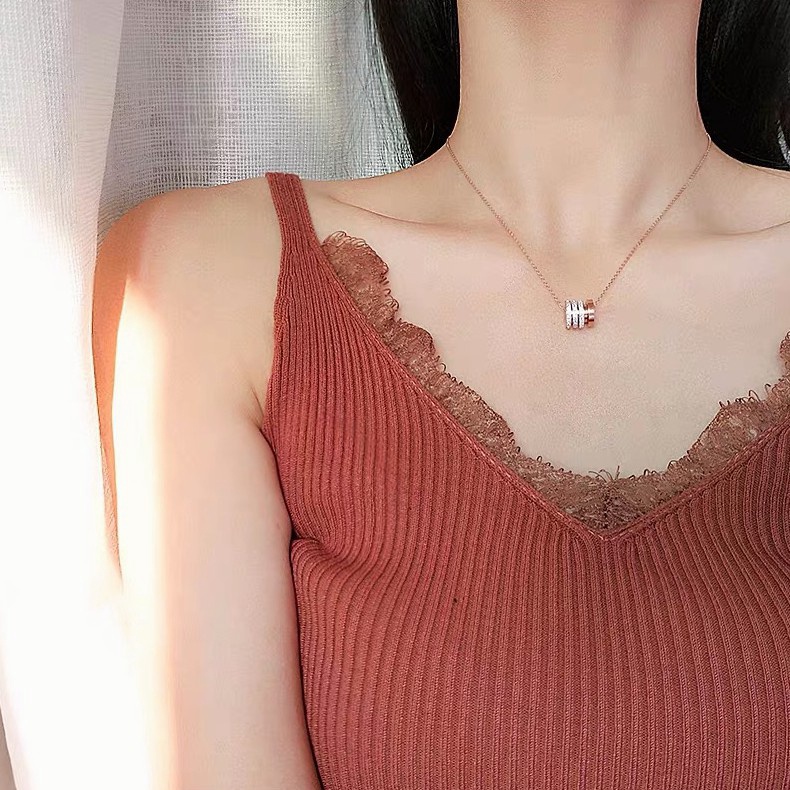 Kalung Rantai Dengan Liontin Berlian Imitasi Untuk Wanita | Kalung Rose Gold 18k | Kalung Bahan Stainless Steel | Kalung Bahan Titanium Steel | Anting Hypoallergenic Anti Pudar Untuk Hadiah Ulang Tahun