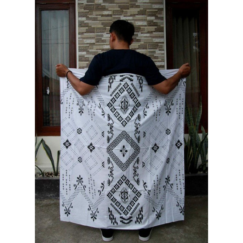 sarung palaikat balimun putih
