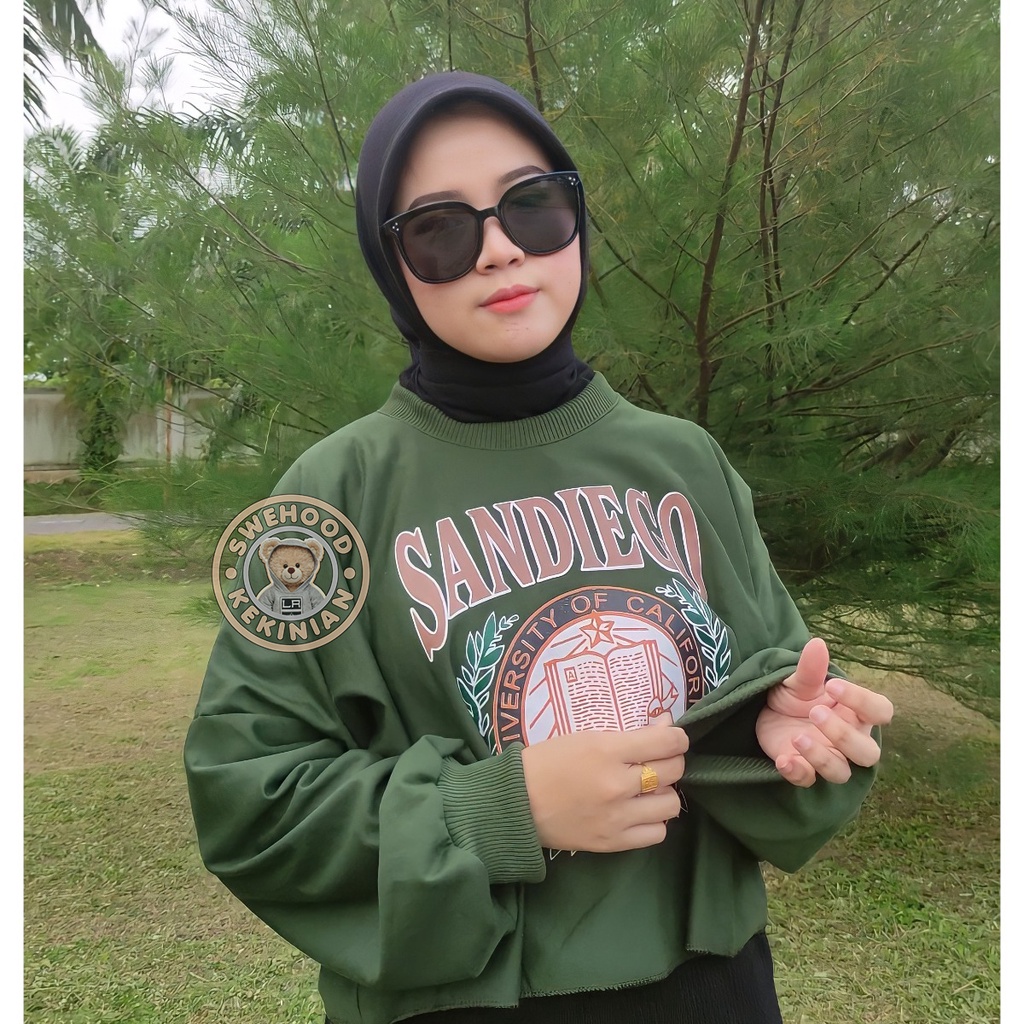 (IC) ARMY SANDIEGO CROPE Sweater Kpop Crewneck Sweatshirt Wanita Kekinian Oversize Fashion Outfit Ootd Korean Style Sweter Crewnek Switter Cewe Krunek Perempuan Sweeter Viral Remaja Korea Atasan Cewek Premium BB 45-65 PB 65 LD 110 Bahan Fleece Tebal