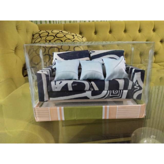 Sofa miniatur untuk boneka Barbie