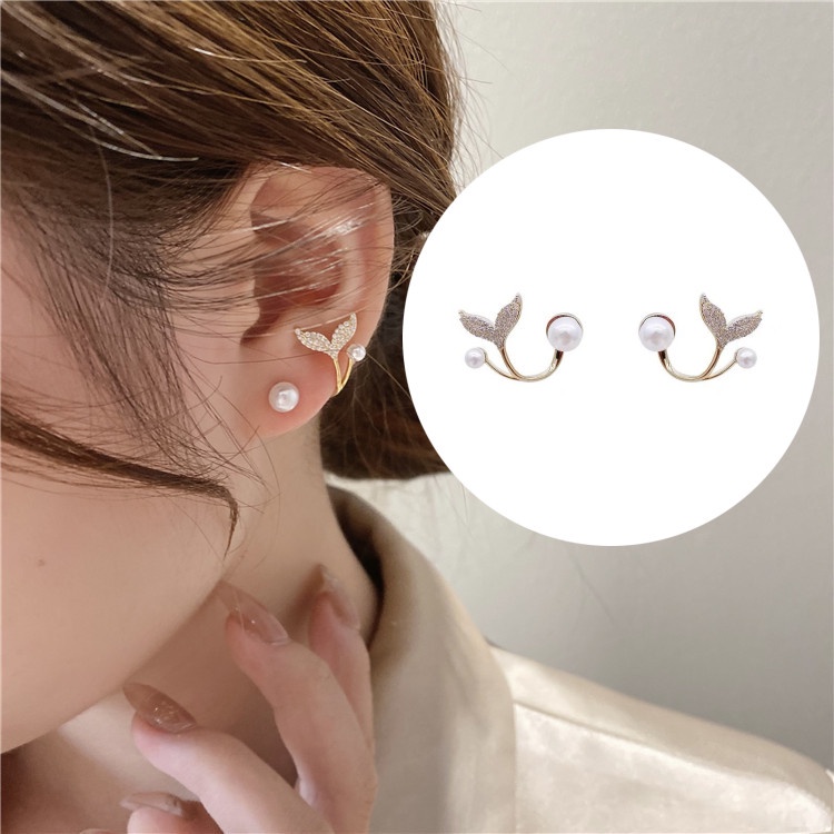 1 Pasang Anting Stud Desain Ekor Ikan Irregular Aksen Mutiara Berlian Imitasi Gaya Korea Untuk Wanita