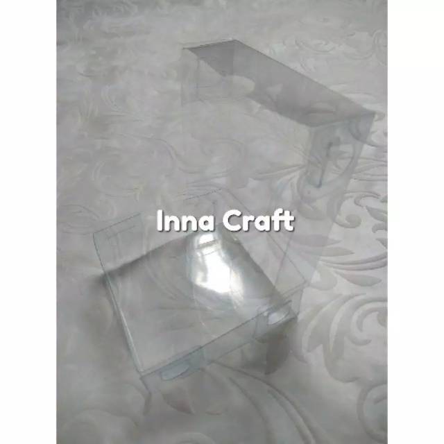 

Kotak Mika Souvenir 7 X 7 X 2 cm