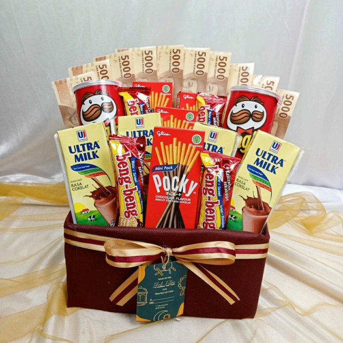

✨ BISA COD ✨ Giftbox Parcel Snack with Money 50rb (5000x10lembar) Premium