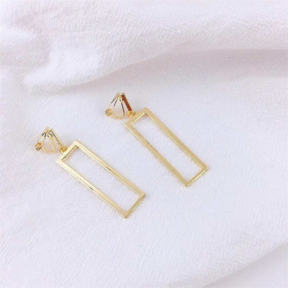 Anting Klip Tanpa Tindik Bentuk Persegi Panjang Hollow Bahan Metal Lapis Emas Untuk Wanita