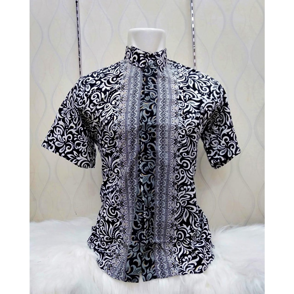 Kemeja Pendek Batik Pria Hitam Fashion.