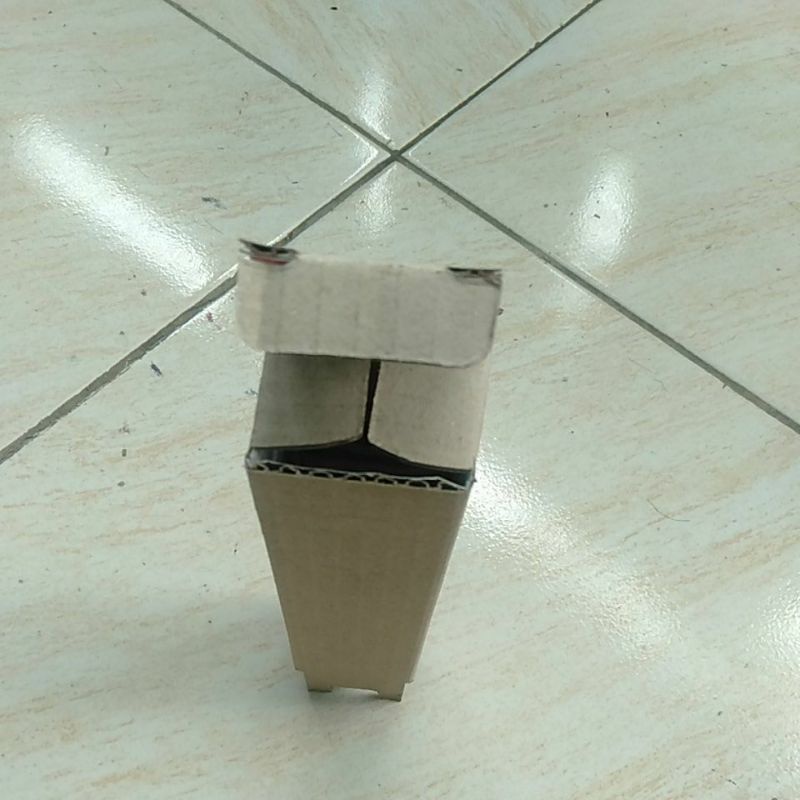 

kardus/karton/box/ Ukuran. 4,5x4,5x17cm untuk packing (botol 100ml)