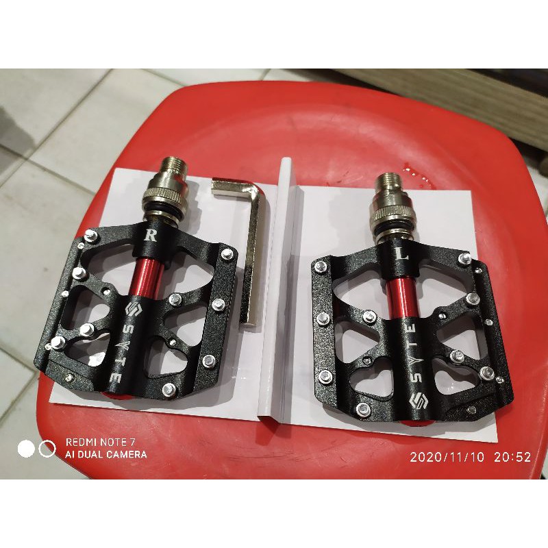 Pedal Bearing Syte original quick release sesuai foto.    Pedal Bearing Syte original sesuai foto