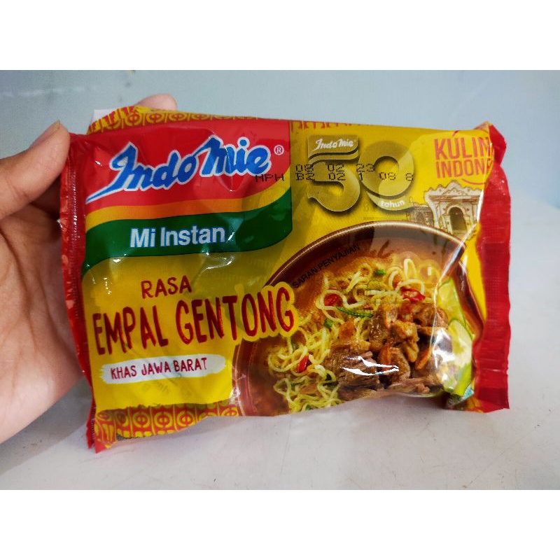 

indomie kocok bandung dan empal gentong