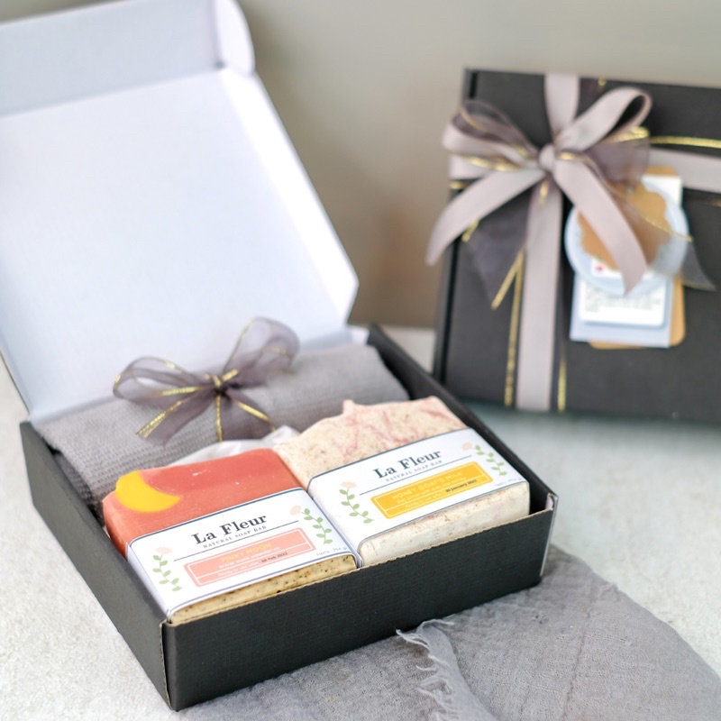 

SILVER GIFT PACKAGE / HAMPERS / GIFT