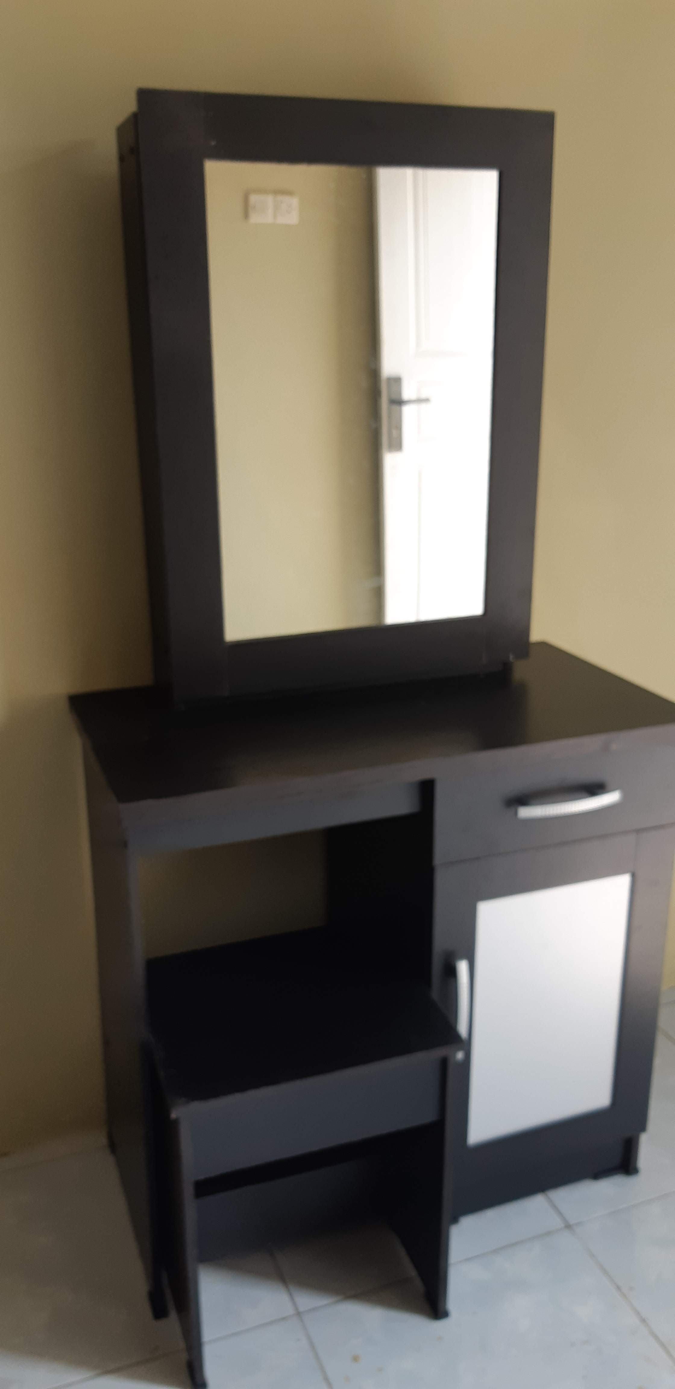 Termurah Meja Rias Mr 530 Partikel Minimalis Tersedia Coklat Dan Silver Pintu Sliding