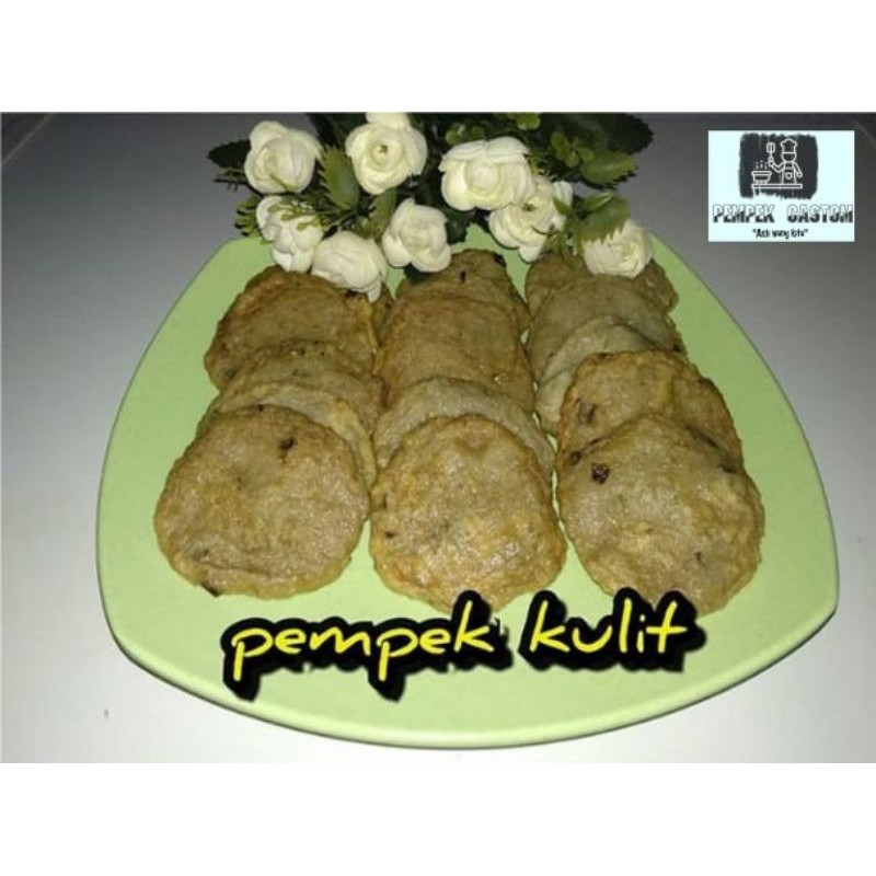 

Pempek kulit tenggiri Pempek isi 10 biji terbuat dari kulit tenggiri plus cuka. raso gurih