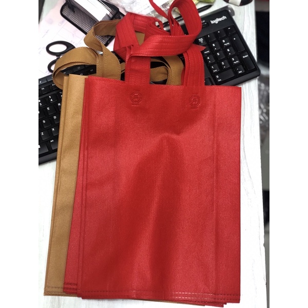 

ekonomis TAS KAIN / SPUNBOND / GOODIE BAG 30 X 40 TALI LIPAT SAMPING MURAH