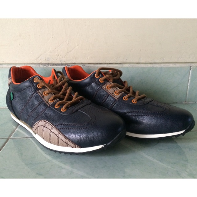 Sepatu pria kulit kickers navy/biru donker