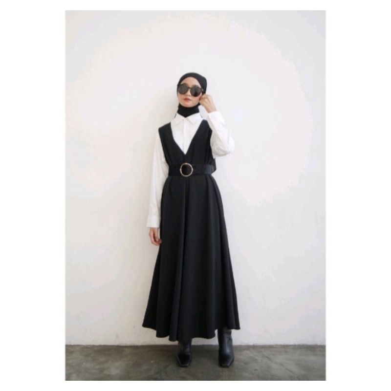 Saba modest v dress preloved