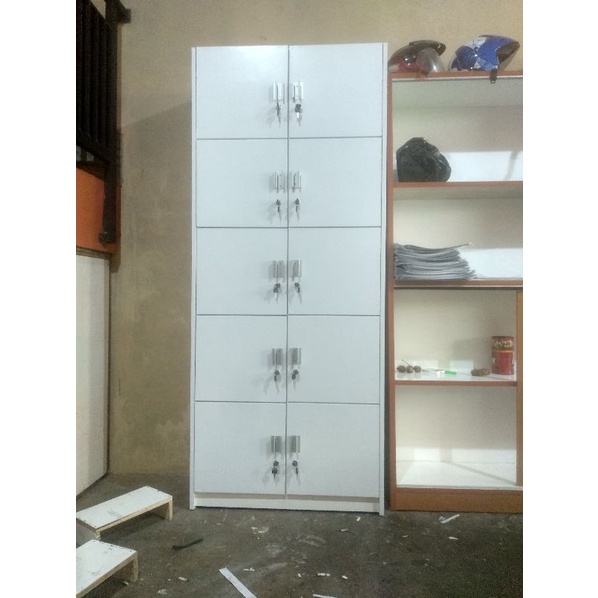 Lemari Loker Kayu