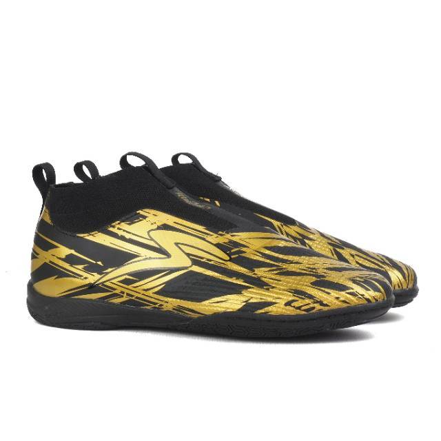 Sepatu Futsal Specs Accelerator Illuzion Laceless IN - Gold / Black Original 400686