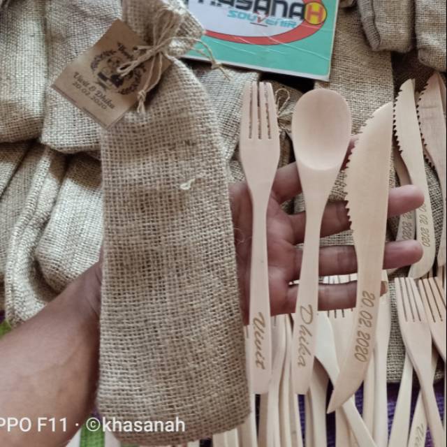 Souvenir sendok garpu pisau kayu sablon kemas pouch goni