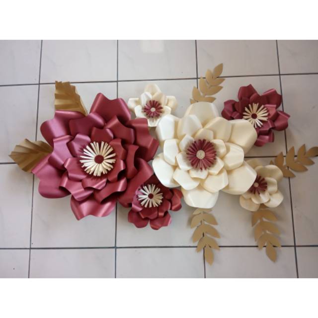 

Maroon-cream paper flower