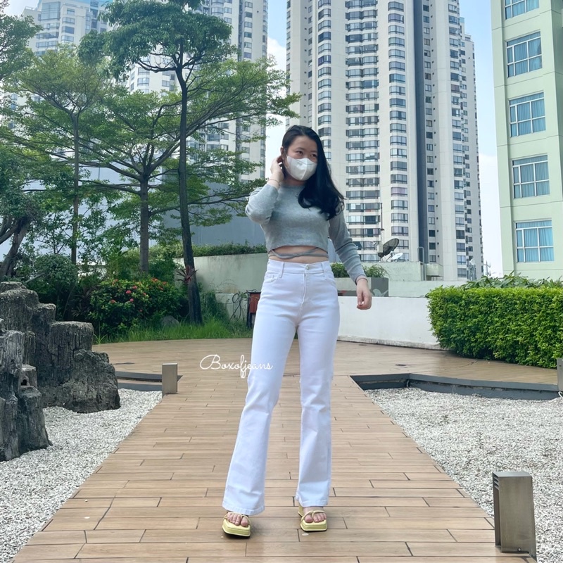 Boxofjeans - HW Flared / Cutbray Jeans - WHITE