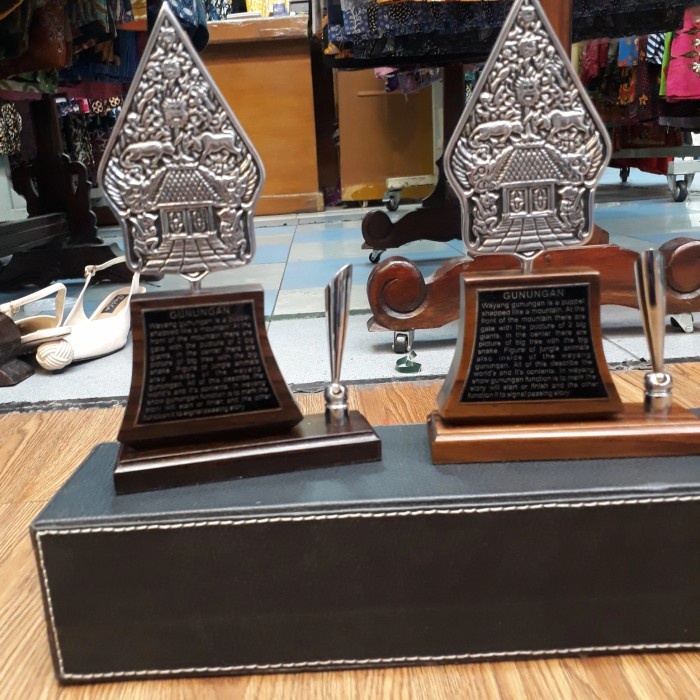 

Hiasan Meja - Hiasan Meja Kantor Tempat Bolpoin Wayang