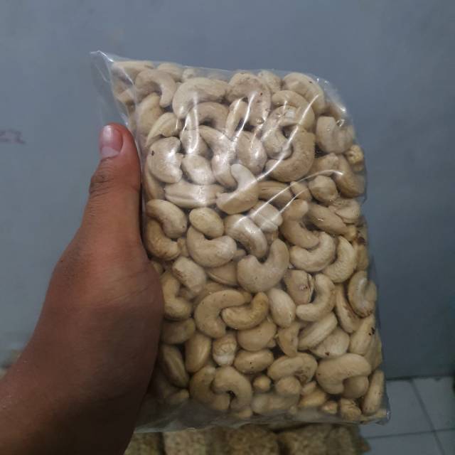 

Kacang mede mentah