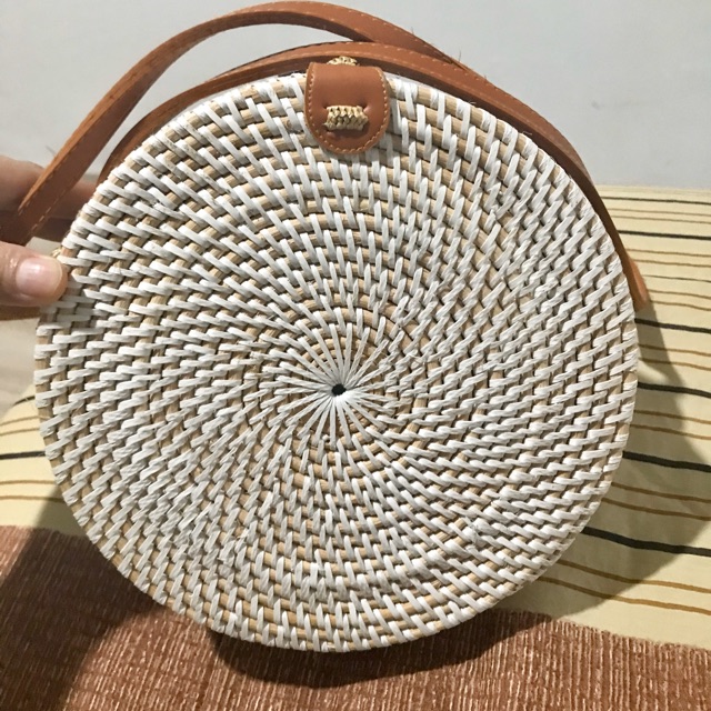 Tas rotan bulat selempang