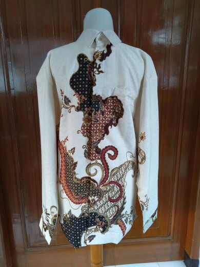 Baju Batik Semi Sutera Pria Kemeja Lengan Panjang Furring Dalam #batik #kemeja #semisutera