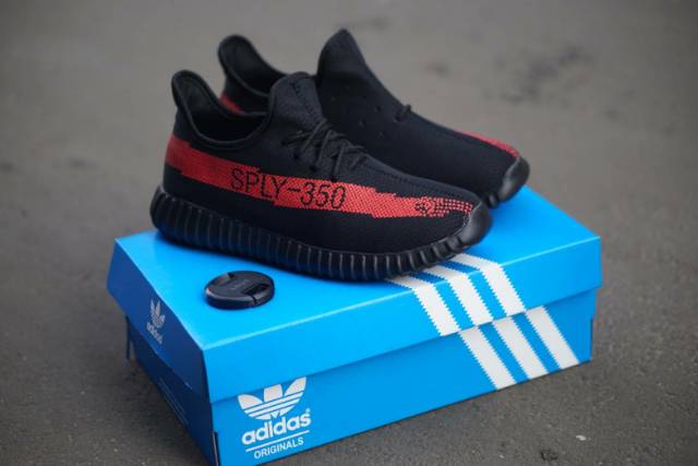 Adidas Yezzy Unisex. Size 39-43. Yezzy SPLY 350 Grade Ori. Kaos Kaki Gratis