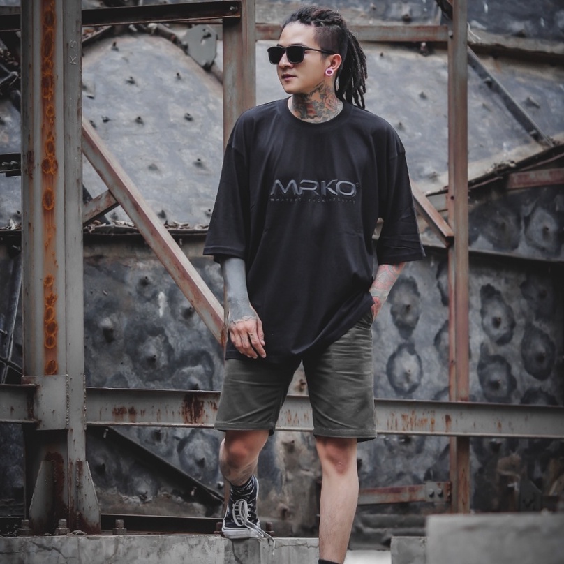 Kaos Oversize Oversized T Shirt Pria Wanita Unisex Distro Original Streetwear Cotton Combed 20s Sablon Plastisol Rubber Ink Dewasa Keren Murah Berkualitas Premium Cowok Cewek JAPANENE STYLE MRKO 0115 PLOCKING KARET