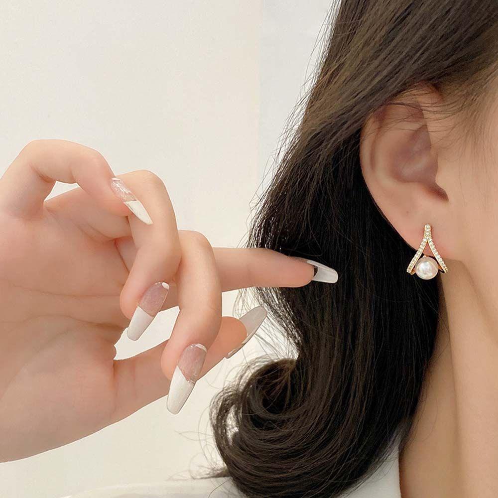 Mxbeauty Anting Mutiara Manis Geometri Sederhana Segitiga Berlian Imitasi Wanita Anting Pejantan Anting Perempuan