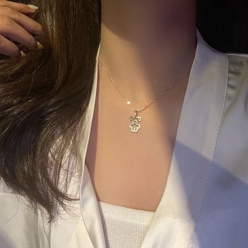 Magic789 Kalung Rantai Liontin Beruang Kecil Hollow Hias Kristal Imitasi Ala Vintage Untuk Wanita