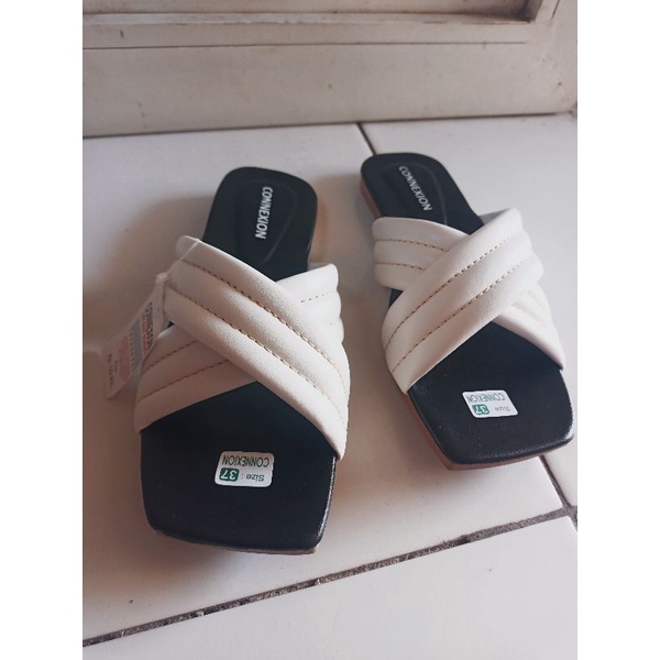 Sandal Cewek Flat Connexion Slop Silang Sendal Teplek Wanita Fashion Brand Matahari (CNX SLG 030)