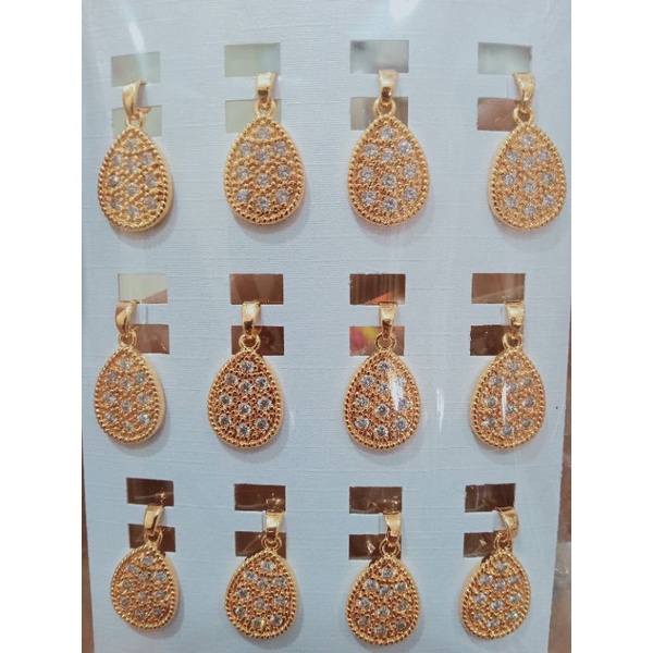 liontin replika berlian