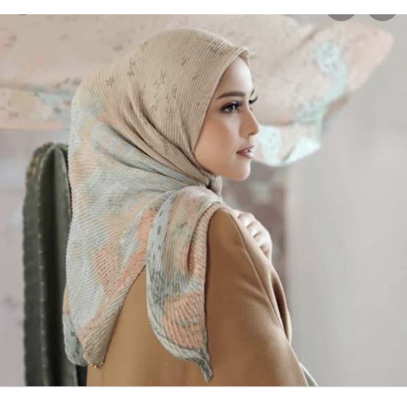 Opuntia Pleated Buttonscarves